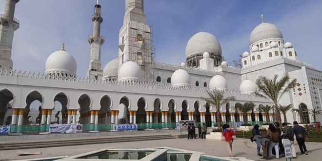 Desain Masjid Raya Sheikh Zayed AlNahyan Solo Kurang Cocok Untuk Indonesia